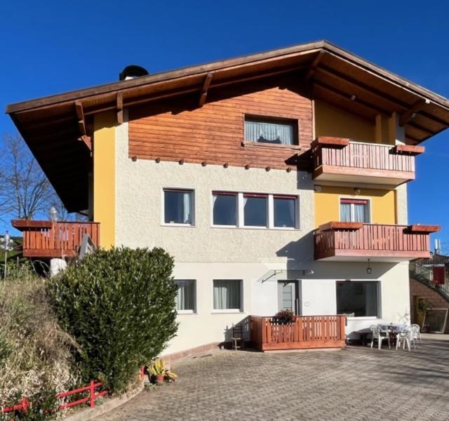 Casa Vacanze A Romeno Exterior foto